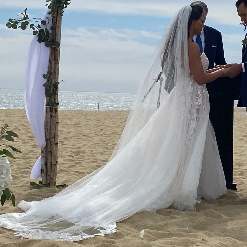 Beautiful wedding veil in great condition